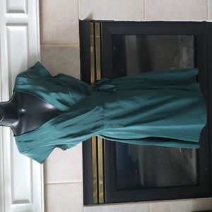 Revolve 100% Silk Amanda Uprichard. 100% Silk.Hunter green. Size Medium.
